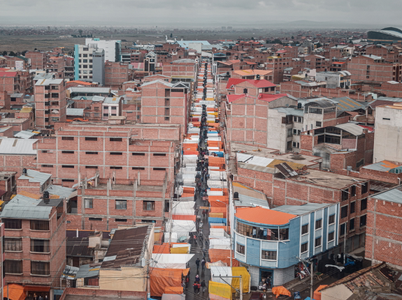 Article Image: Traders in the streets of the Bolivian city of El Alto today. Photo: Alice Coronel, 2021.